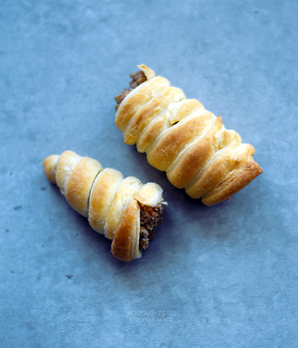 Cannoli di pasta sfoglia salati