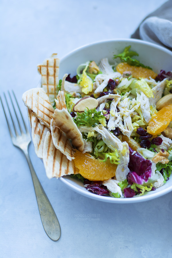 Insalata di pollo e arance allo zenzero e mandorle