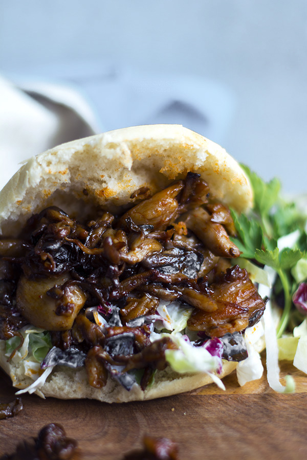 Vegan pulled pork funghi alla salsa barbecue