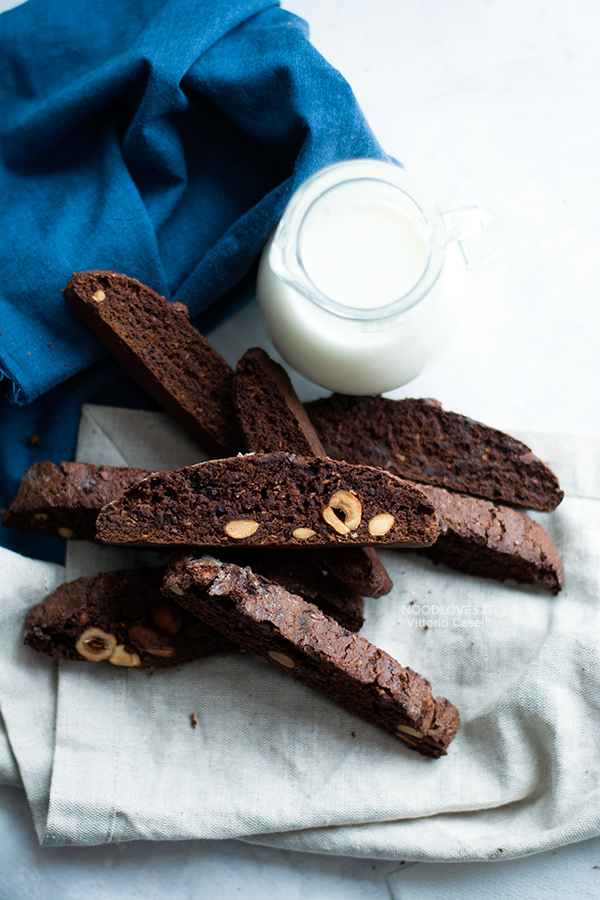 Cantucci al cioccolato e nocciole vegan