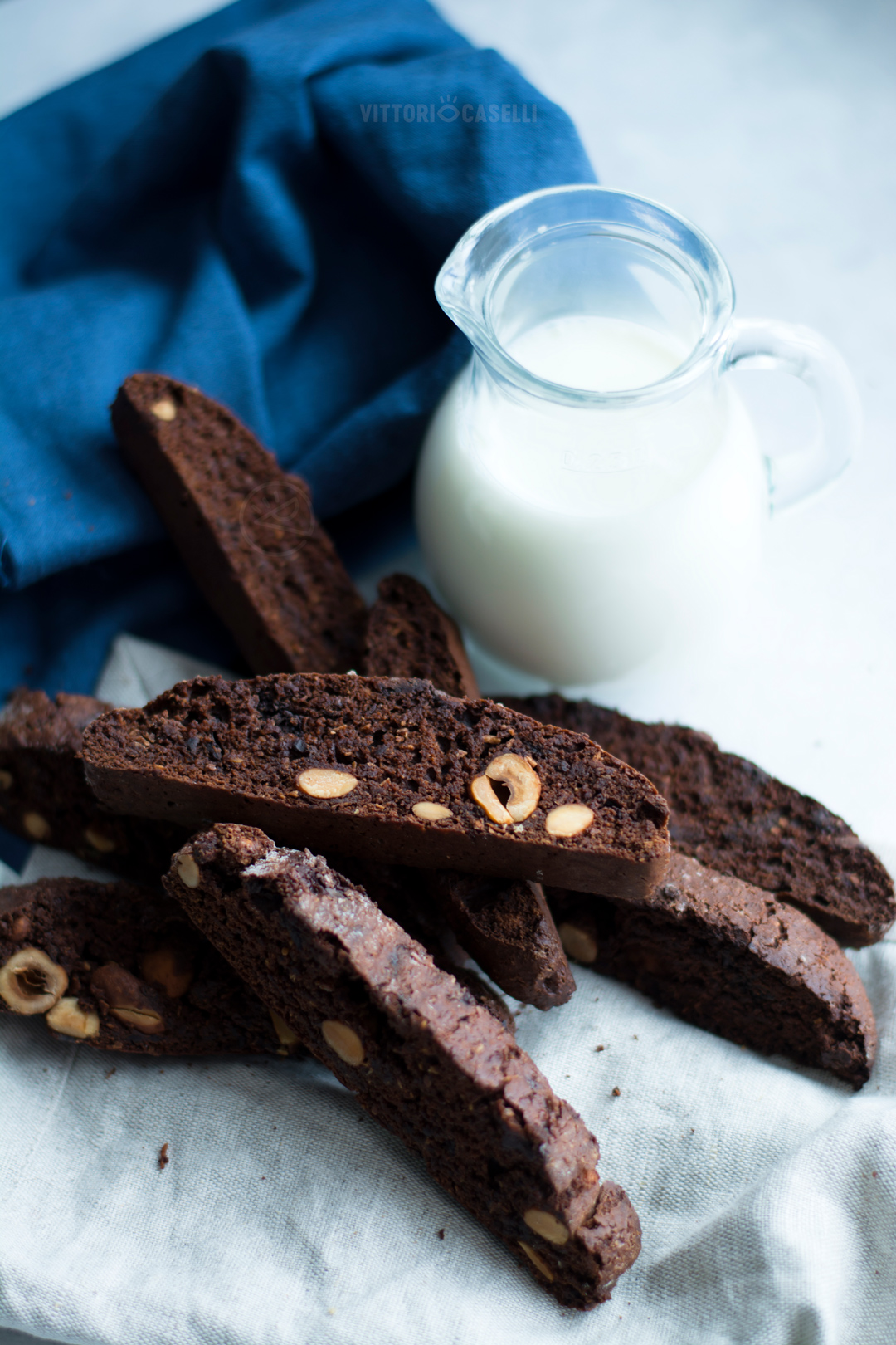 Cantucci al cioccolato e nocciole