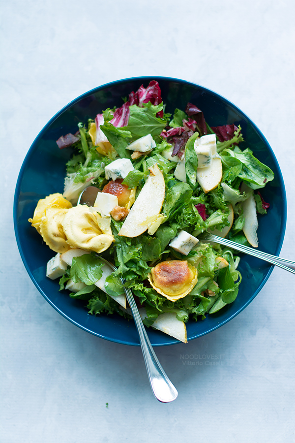 Insalatona mista con tortellini freddi