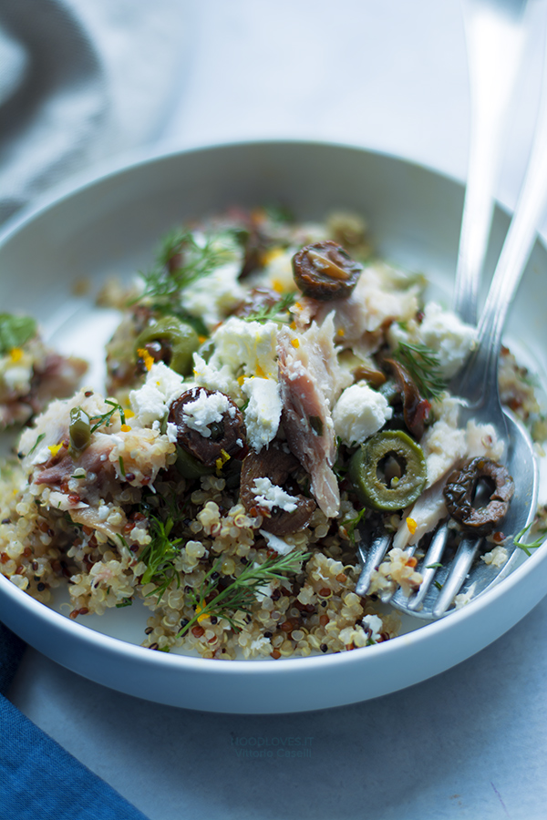 Quinoa fredda con pesce e feta