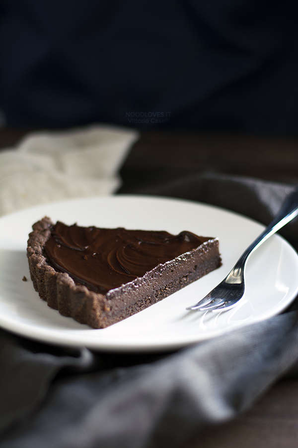 Crostata al cioccolato nocciole e caffè