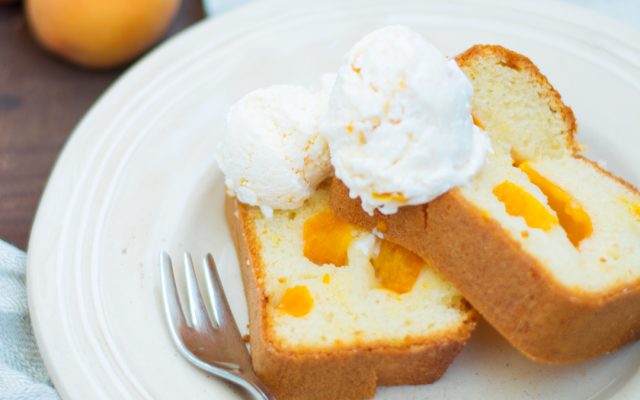 Plumcake alle albicocche con gelato veloce