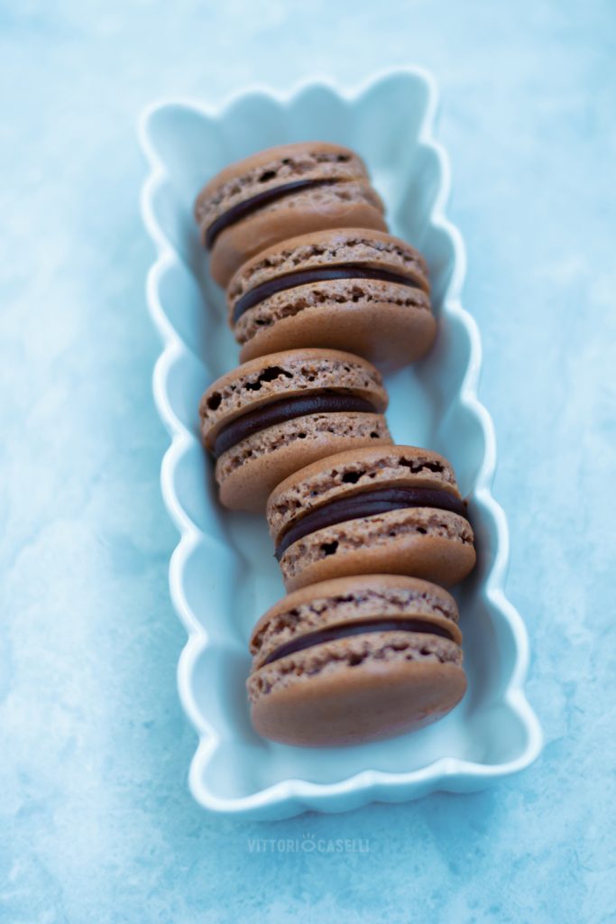 Macarons al cioccolato fondente