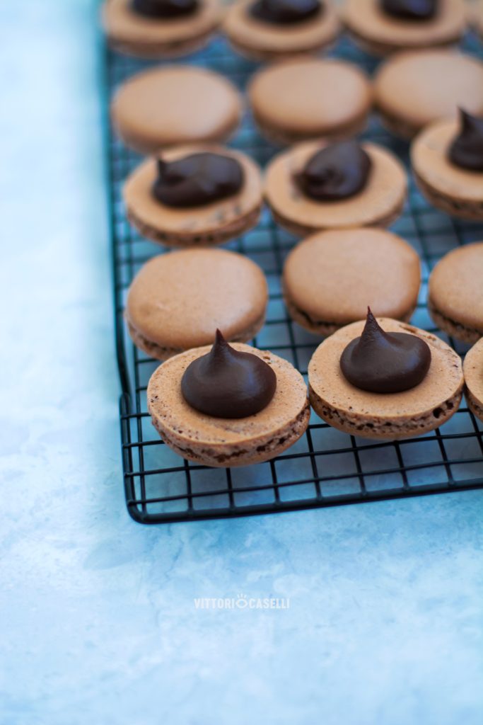 Macarons al cioccolato ricetta