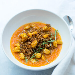 Vellutata di zucca e gamberoni al curry